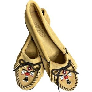 NWOT Minnetonka Thunderbird Leather Moccasins 9 1/2